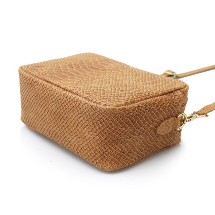 VERA PELLE torebka skórzana listonoszka kroko z paskiem V401 chabrowa