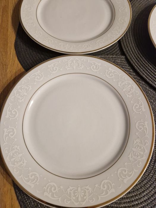 Przepiękne duze 3 talerze ze złotymi brzegiem