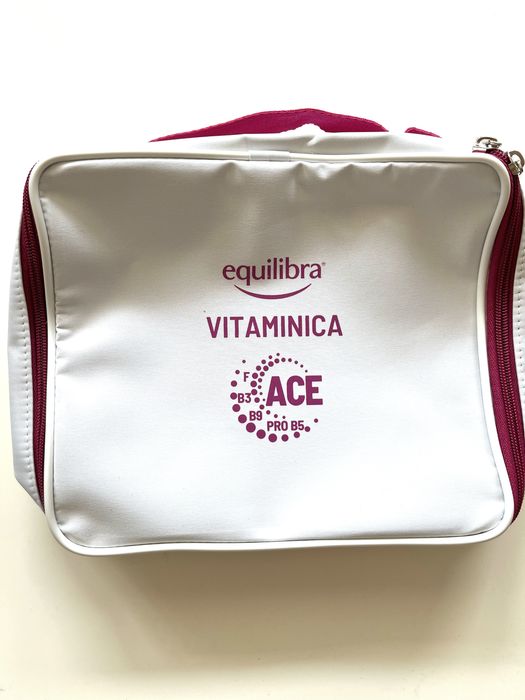 Kosmetyczka duża nowa biała