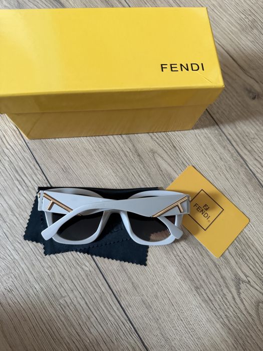 Modne okulary przecisloneczne Fendi nowe z pudelkiem