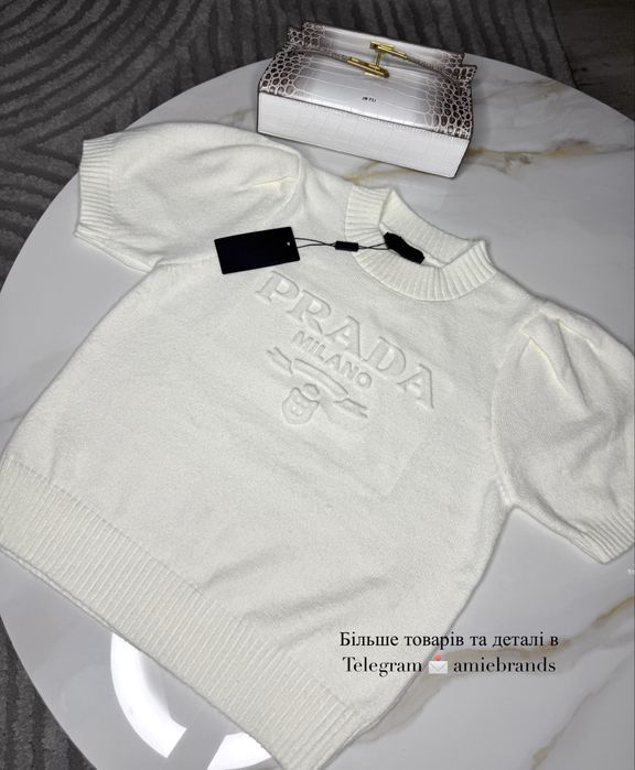 Вʼязана кофтинка молочна