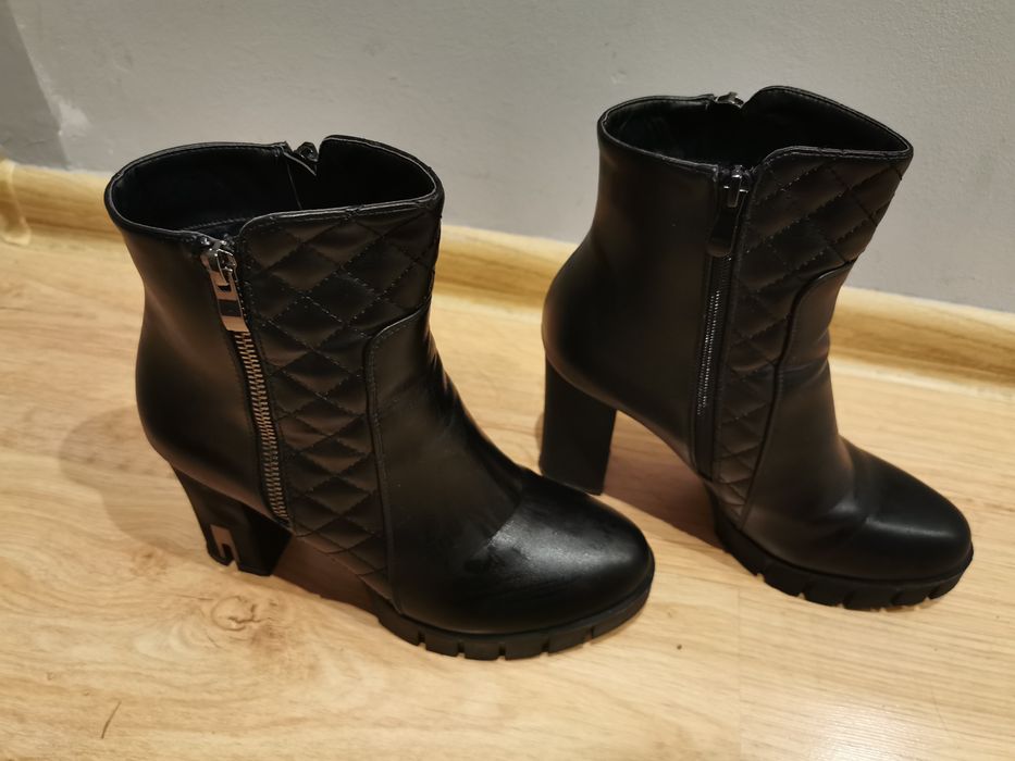 Botki na obcasie rozmiar 39 lekko ocieplane