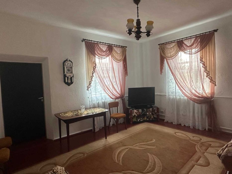 Продаж будинку в Сутисках