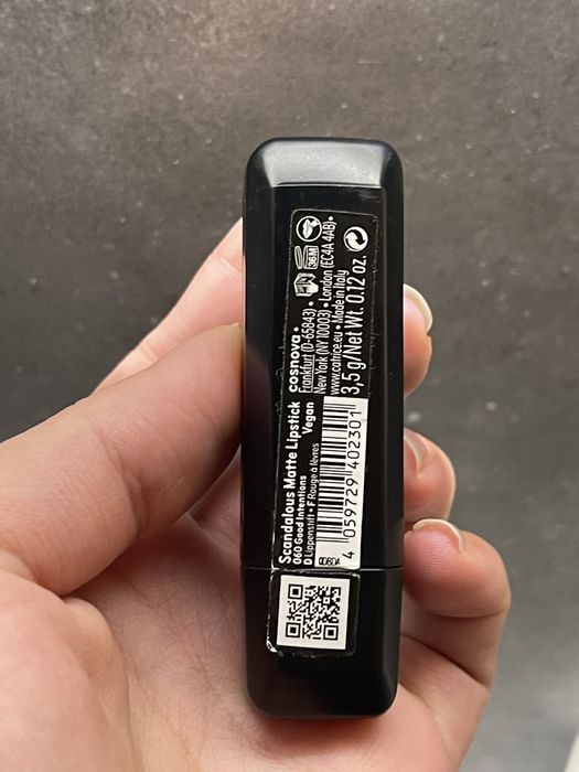 Pomadka Catrice Scandalous Matte 060