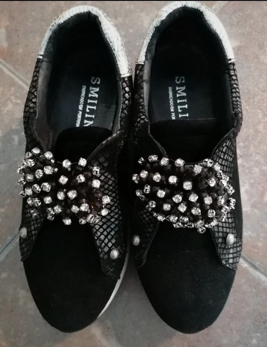 Ténis em pele preto e prateado