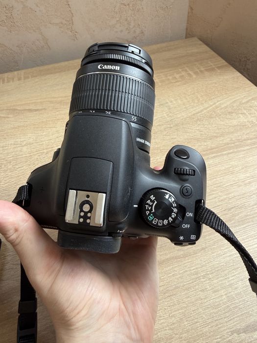 Canon EOS 1300D з об'єктивом 18-55
