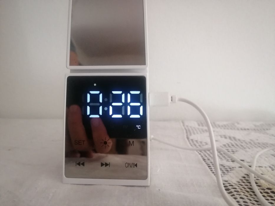 Candeeiro /relógio secretária