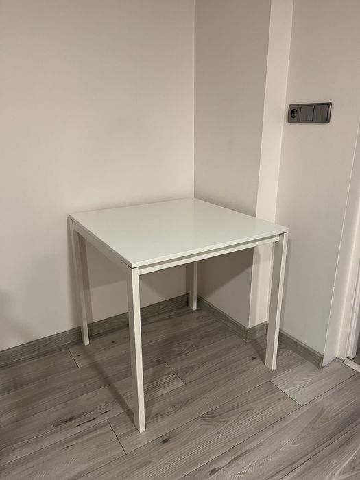 Stolik Biały Kwadratowy