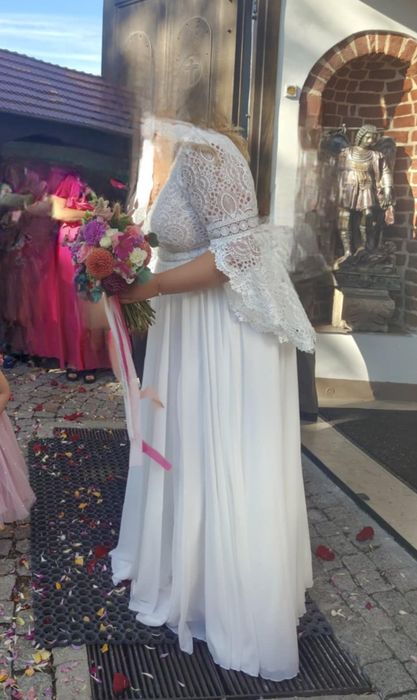 Suknia ślubna boho rękawy koronka lekka 44