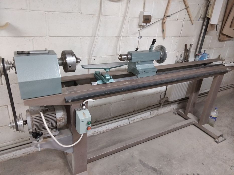 Токарний станок по дереву