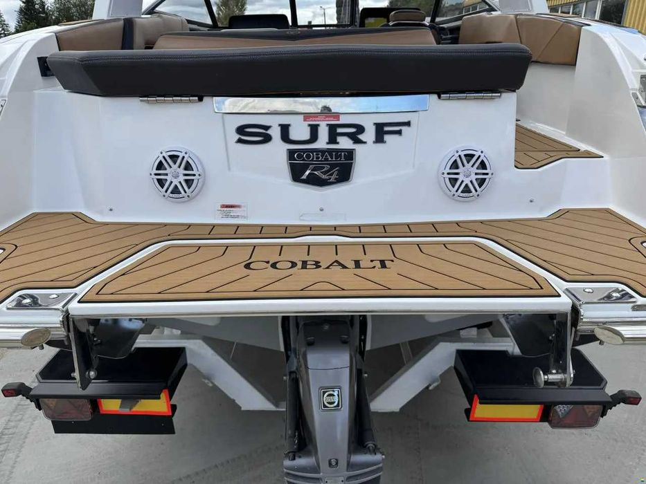 Motorówka Cobalt R4 Surf