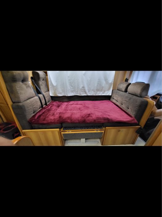 Autocaravana Mercedes.