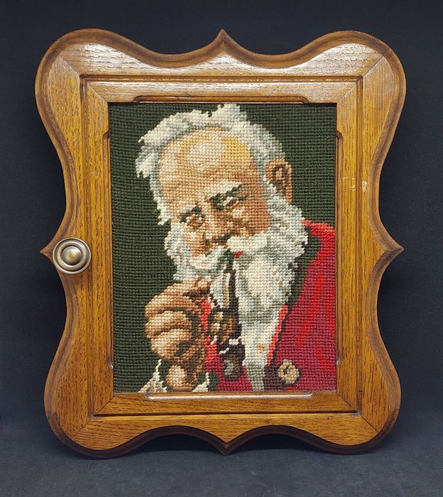 РЕДКИЙ ШИКАРНЫЙ деревянный шкафчик ГОБЕЛЕН ключница ГЕРМАНИЯ шкаф