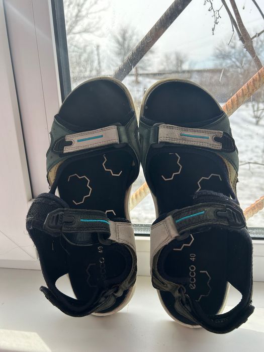 Продам взуття розмір 40