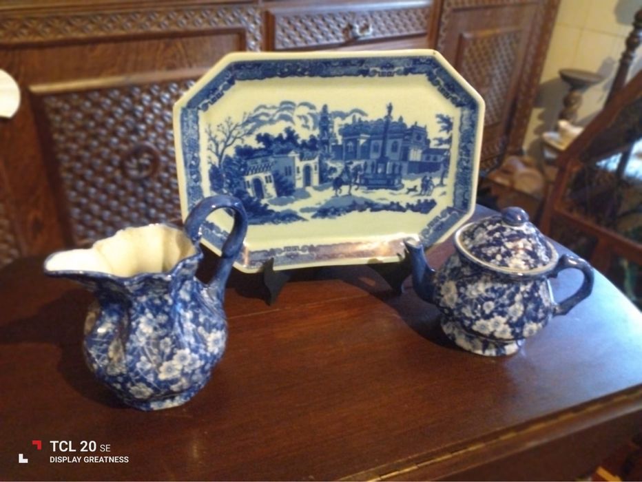 Três peças em louça inglesa