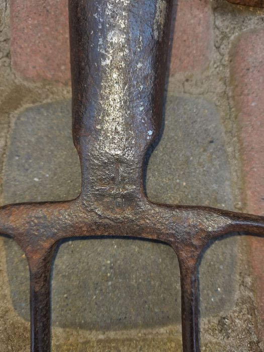 Кувалда, сокира топор колун, молоток мідний, віла для сіна