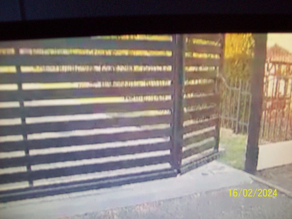 Brama przesuwna ze zintegrowaną furtką