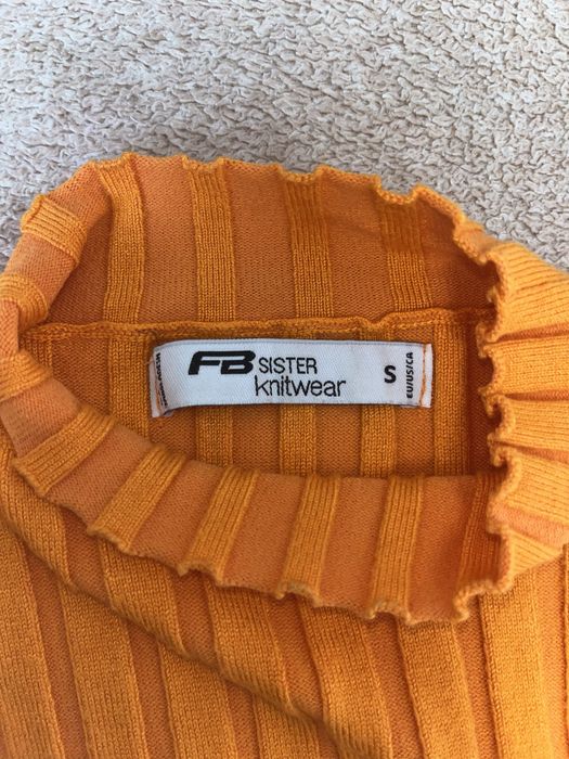 Лонгслів у рубчик з довгим рукавом