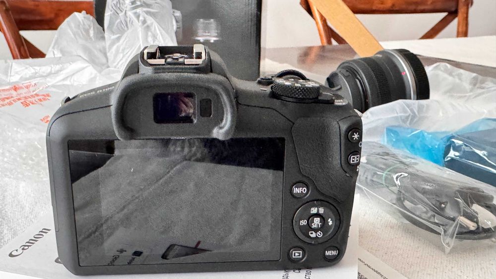 Canon EOS R100 + Objetiva RF-S 18-45mm - Nova na caixa original