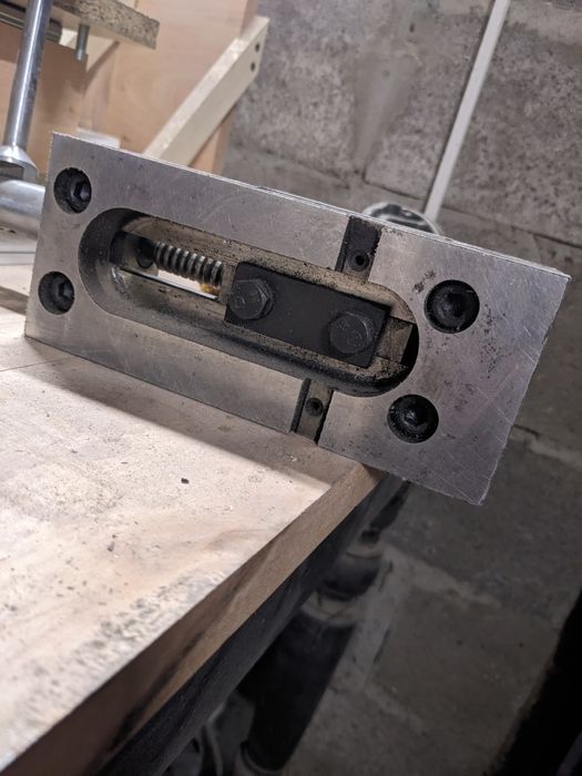 Лещата лекальні тиски .Торг.