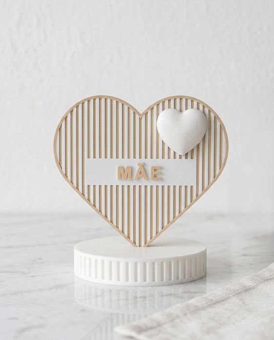 Peça decorativa coração Dia da Mãe