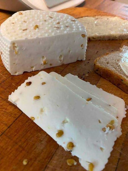Ser kozi podpuszczkowy i mleko kozie Anglonubijskie