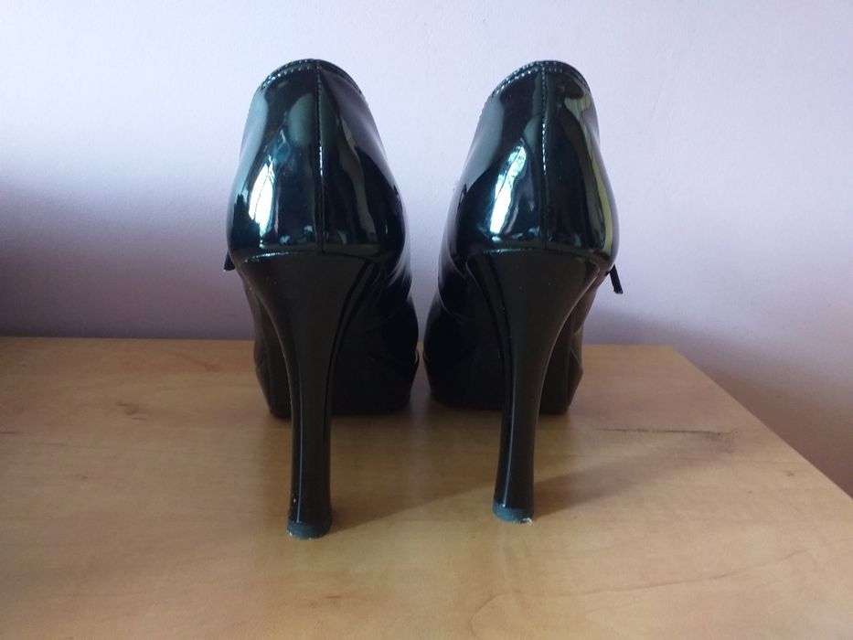Buty Czółenka Czarne szpilki Skóra lakierowana Goth/Rock
