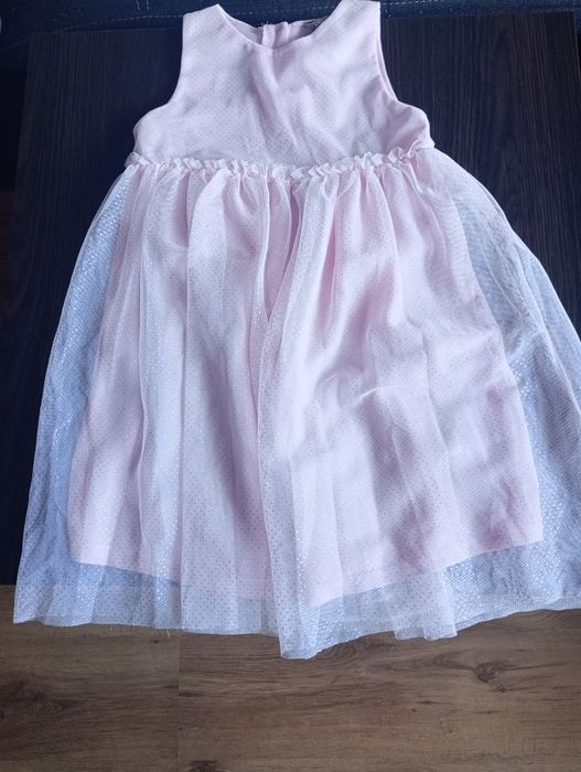 Sukienka dla dziewczynki w rozmiarze 110