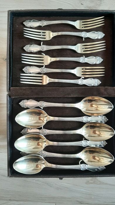 Набір столових приборів