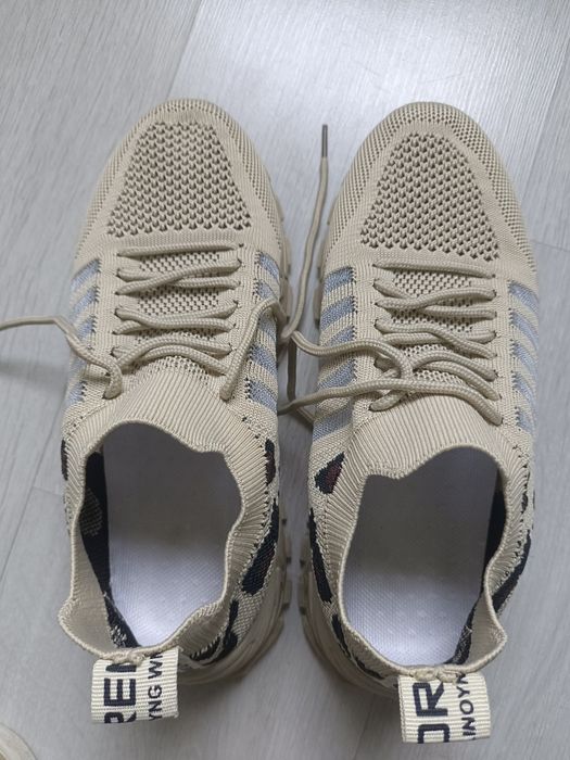Buty damskie sportowe r.39