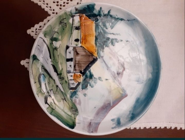 Pratos em louça NOVOS