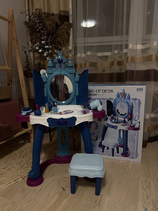 Стіл для косметики/ Комод/ Трюмо