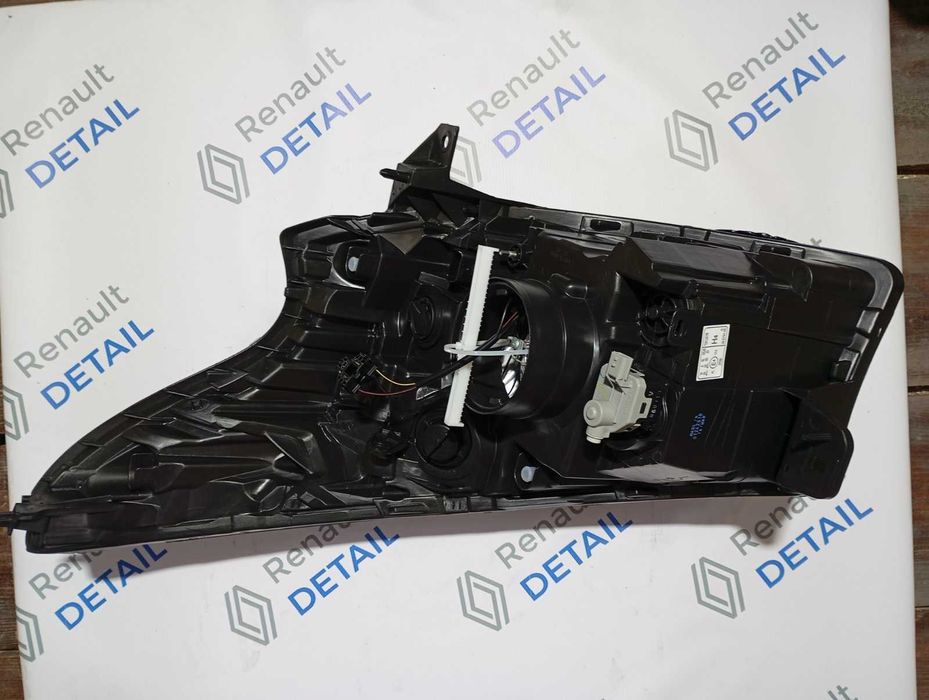 Фара передня права,ліва Opel Vivaro Опель Віваро 2014-2019 260605859R