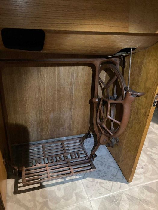 Máquina de Costura Singer 401G