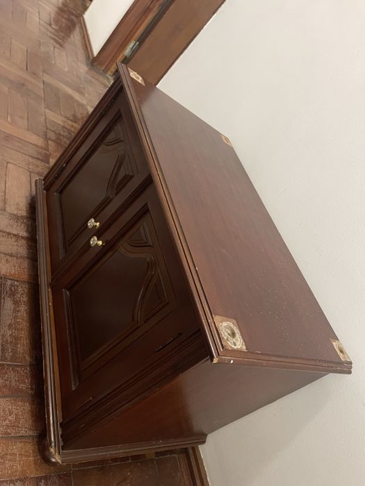 Móvel madeira com portas