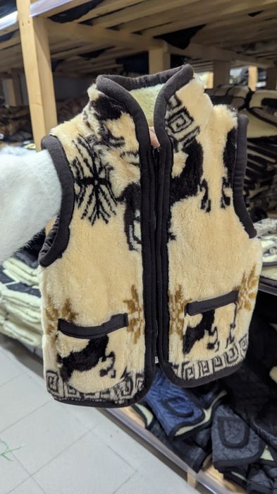 Дитяча жилетка з овчини , безрукавка тепла