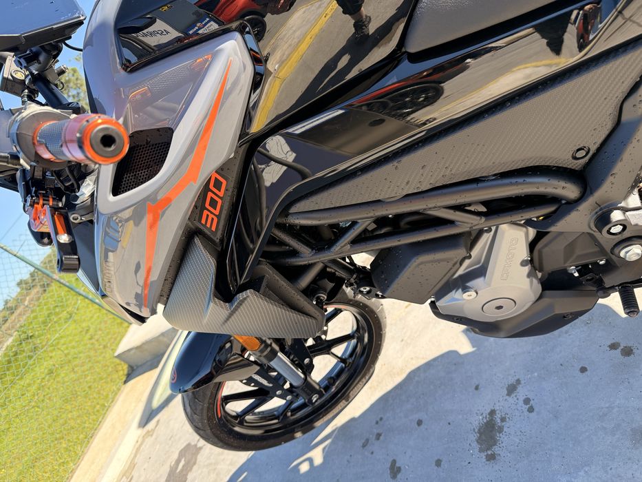 CF Moto 300 NK – 2025 | 2603 km | Garantia ativa