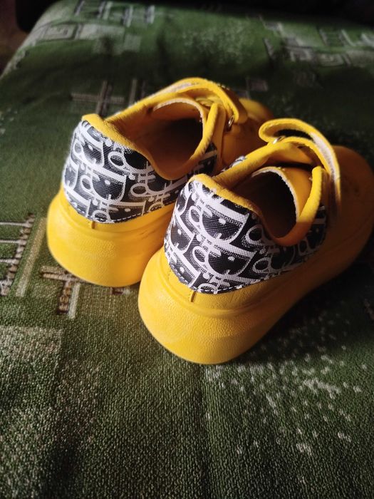 Яскраво жовті кеди,кросівки