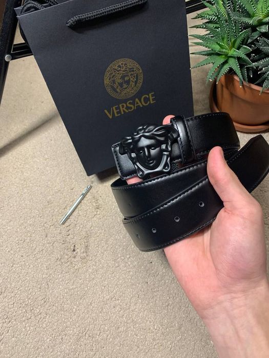 Versace belt

PRICE: 649₴
SIZE: 105см
           110см
           115