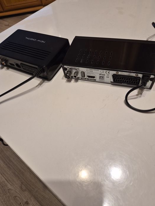 Dekodery DVB-T2 prawie nowe