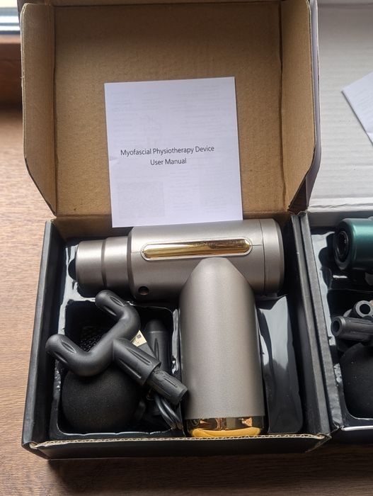 Портативний перкуссионный массажер аккумуляторный Massage Gun 4насадки