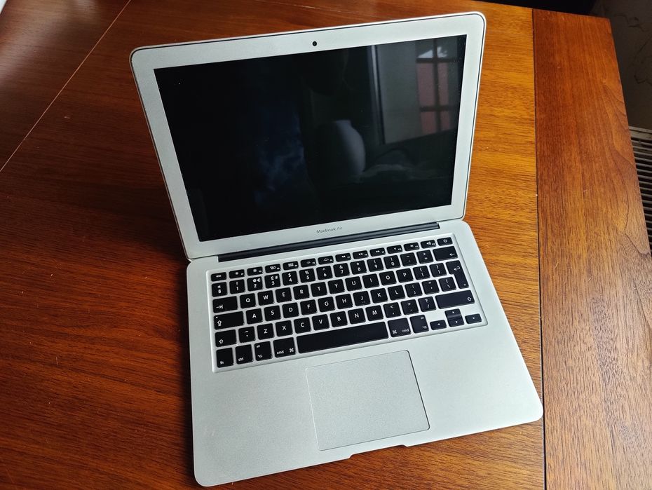MacBook  air a1466 i5 8gb