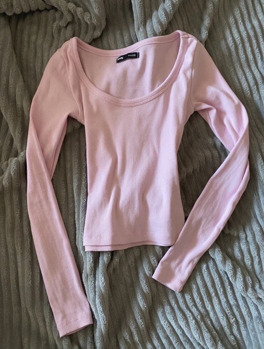Rozowy top z dekoltem długi rękaw