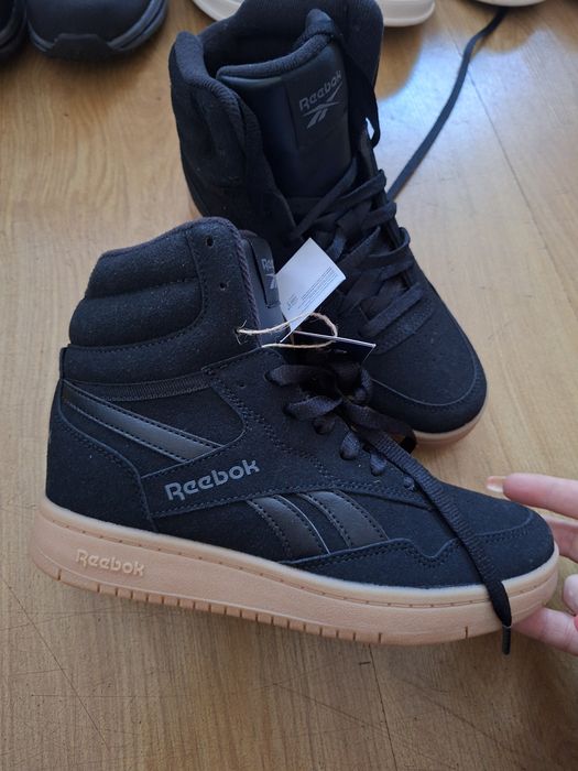 Nowe sneakersy koturna37