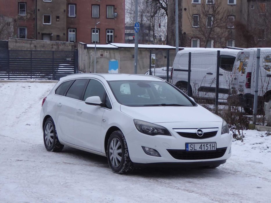 Opel Astra 1.4 Benzyna z LPG, HAK, Zadbany, Ważne Opłaty