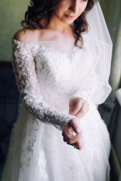 Продам весільну сукню