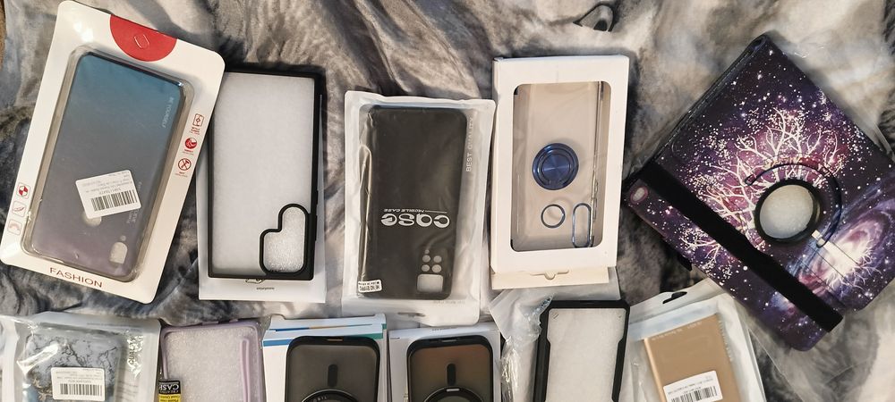 Etui na telefony i czytnik Kindle