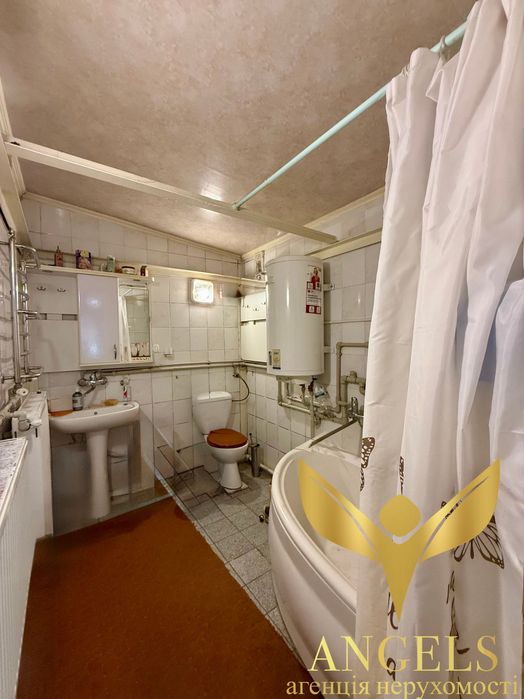 Продаж укомплектованого 2-поверхового заміського будинку  в 5 хв від м. Кропивницький: власний став, сауна та колиба