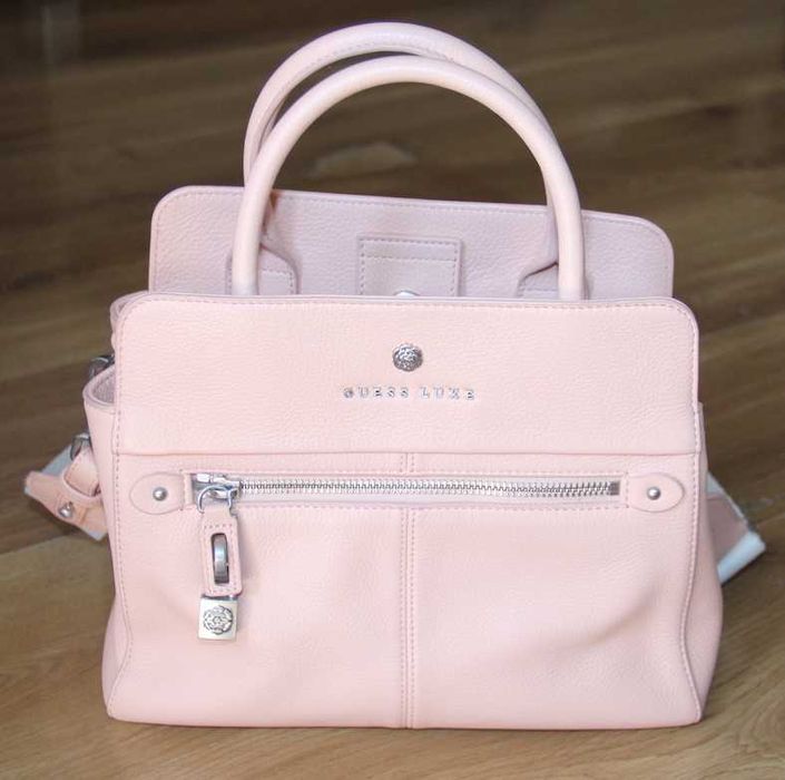 guess luxe torebka torba skora naturalna skorzana kuferek pudrowy roz