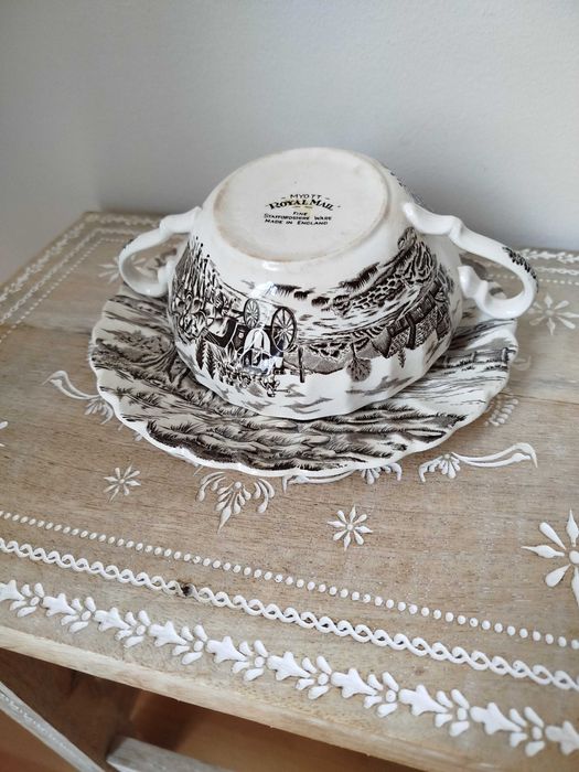 Antiga Taça de Consommé em Porcelana Inglesa